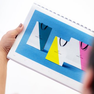 Illustration der Referenzen von Martina Leimegger: Designed bei Brandnamic*